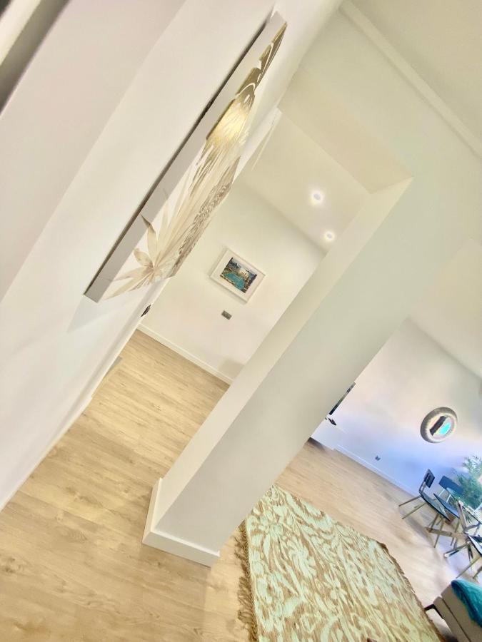 Barcelona Chic Apartments- Free Parking - 10 Min From Bcn City Centre By Metro Luaran gambar