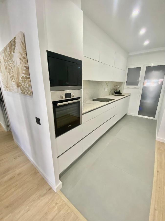 Barcelona Chic Apartments- Free Parking - 10 Min From Bcn City Centre By Metro Luaran gambar
