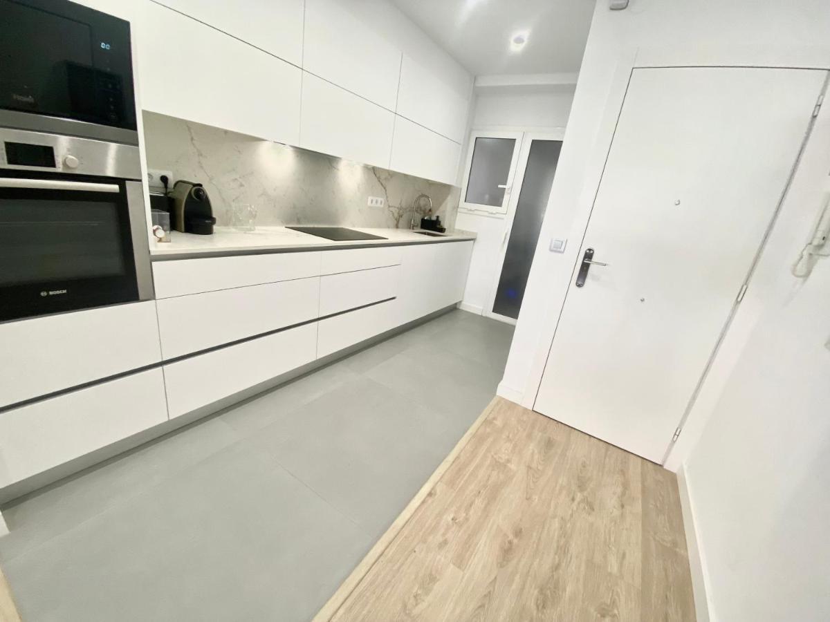 Barcelona Chic Apartments- Free Parking - 10 Min From Bcn City Centre By Metro Luaran gambar
