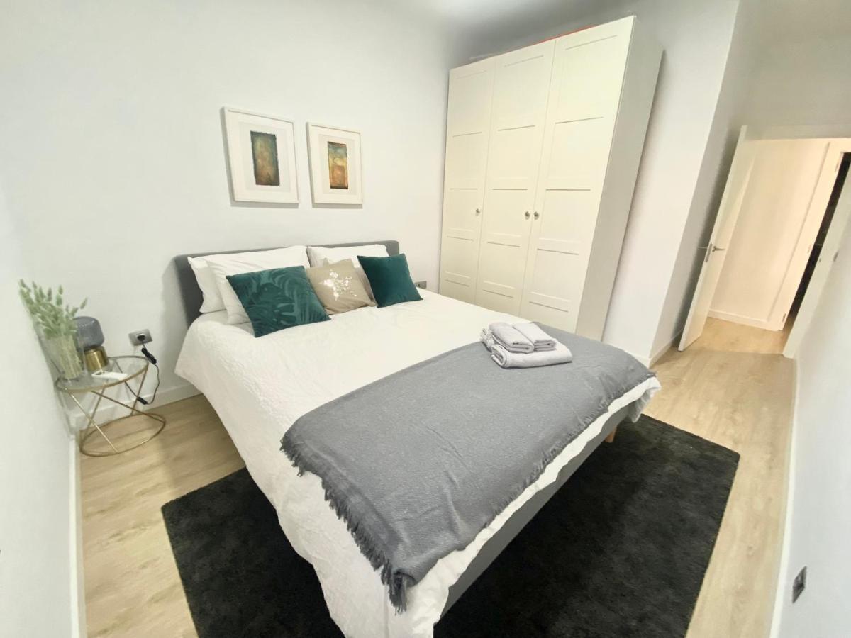 Barcelona Chic Apartments- Free Parking - 10 Min From Bcn City Centre By Metro Luaran gambar