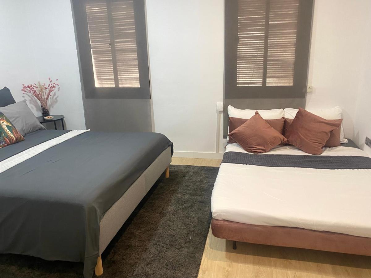 Barcelona Chic Apartments- Free Parking - 10 Min From Bcn City Centre By Metro Luaran gambar
