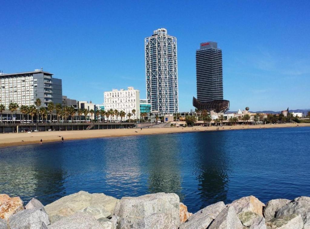 Barcelona Chic Apartments- Free Parking - 10 Min From Bcn City Centre By Metro Luaran gambar