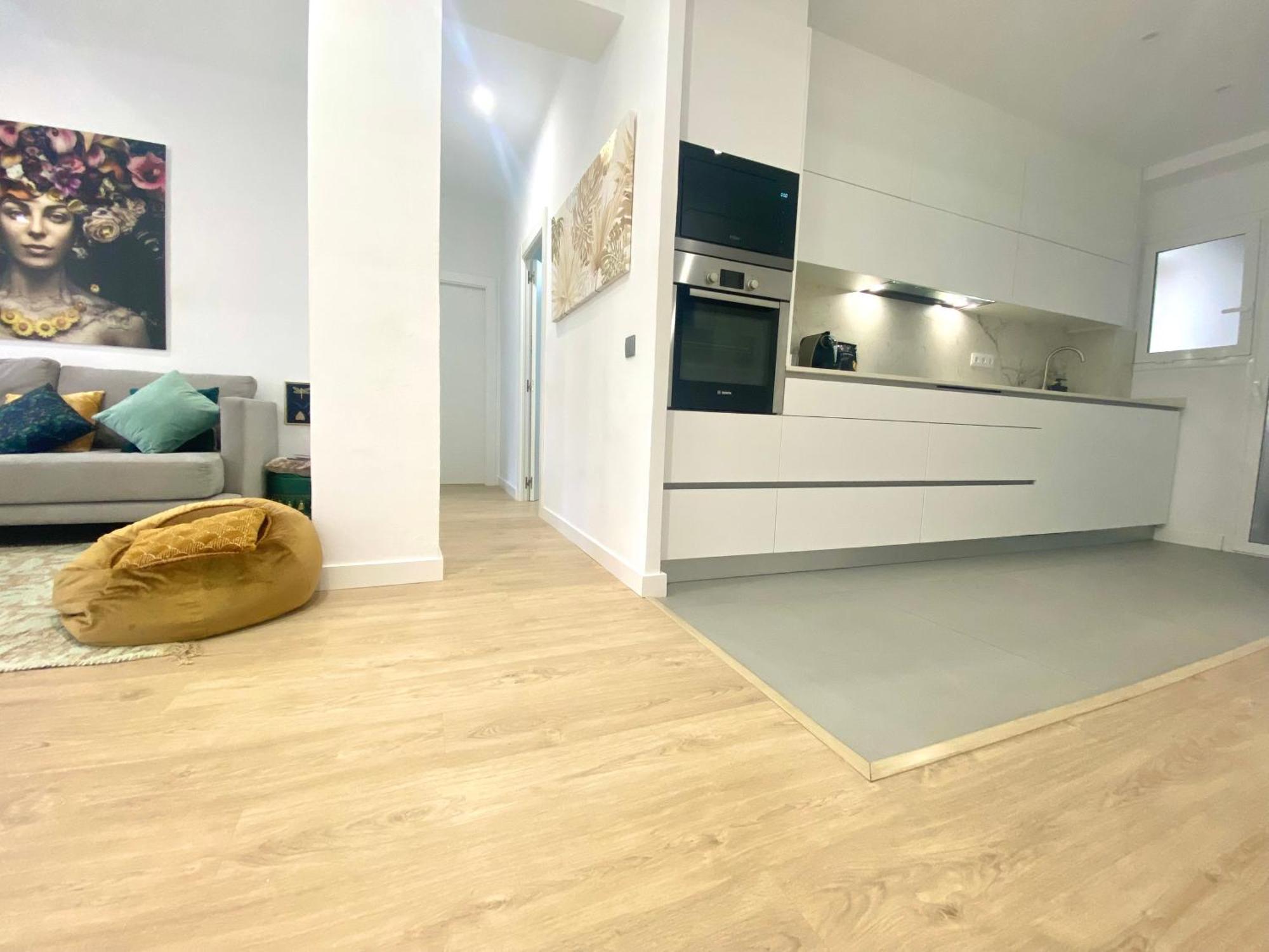 Barcelona Chic Apartments- Free Parking - 10 Min From Bcn City Centre By Metro Luaran gambar