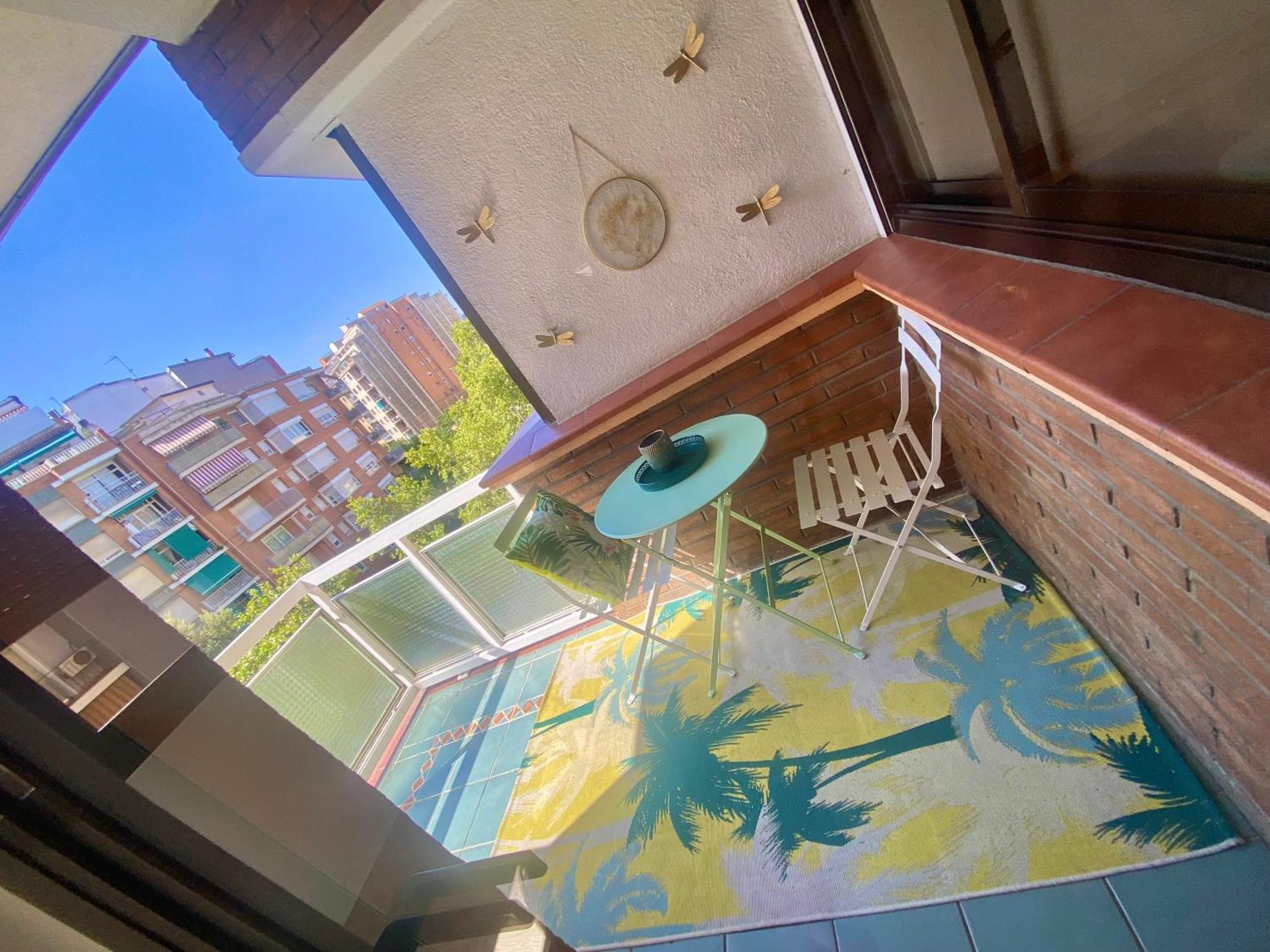 Barcelona Chic Apartments- Free Parking - 10 Min From Bcn City Centre By Metro Luaran gambar