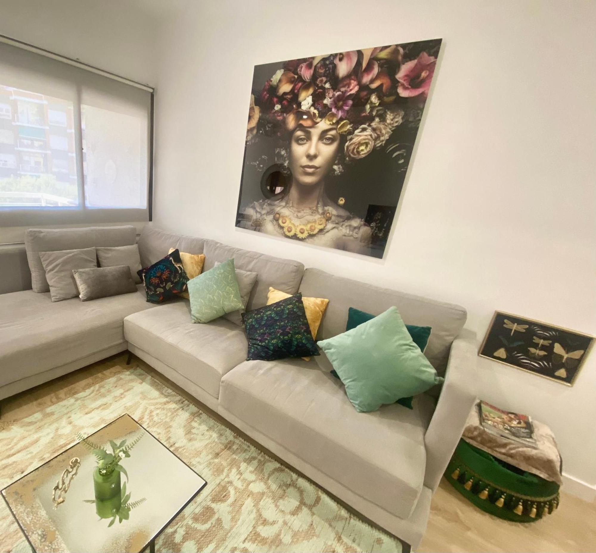 Barcelona Chic Apartments- Free Parking - 10 Min From Bcn City Centre By Metro Luaran gambar